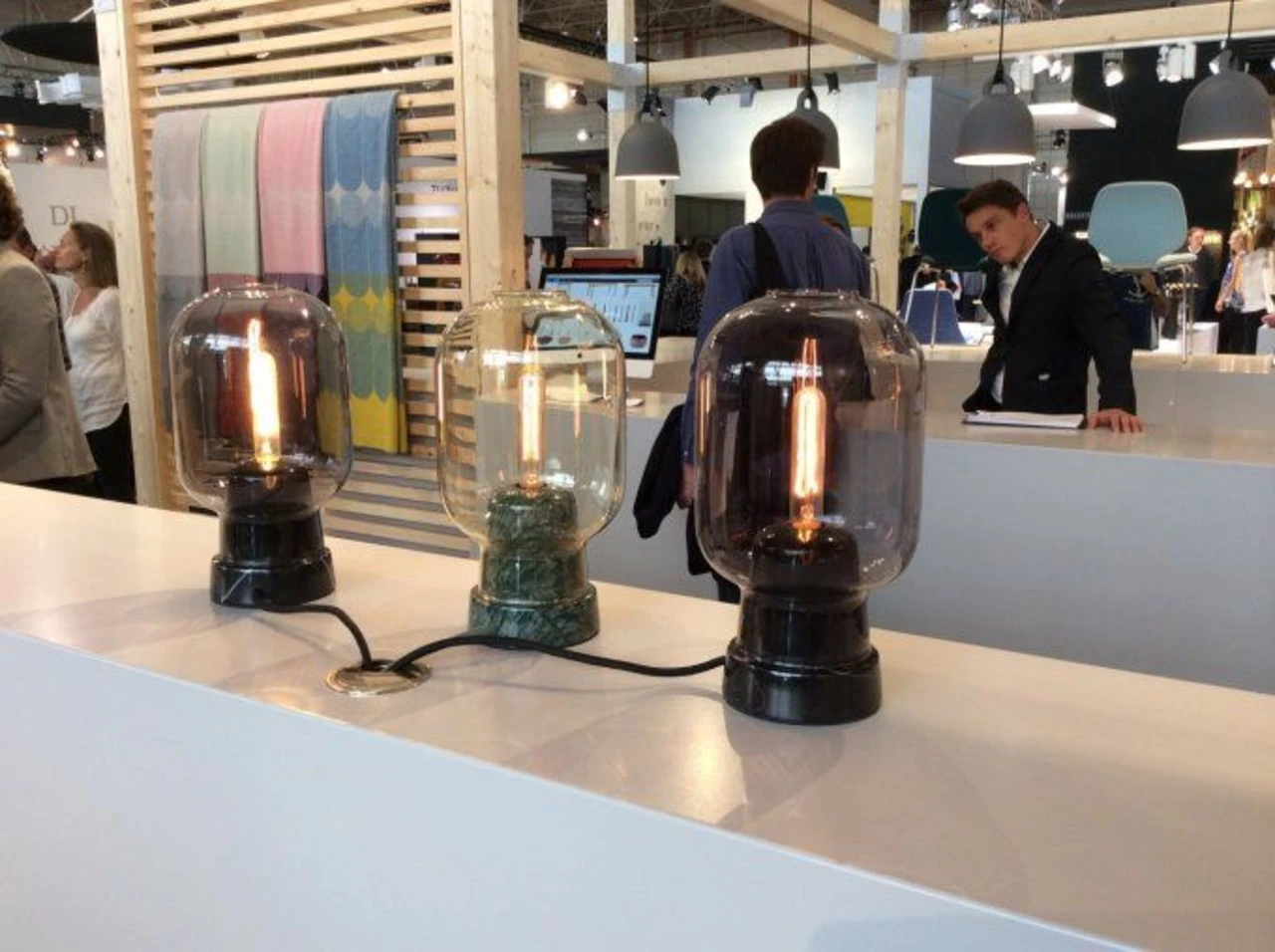 Normann Copenhagen AMP Tafellamp Smoke Zwart - Afbeelding 2